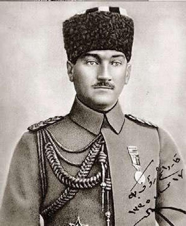 Her ne kadar daha önce tutuklanmış olsa da kendisini zapt edenler asker olduğundan Gazi Paşa'nın polis ile ilgisi 1919'da Samsun'da başlar.