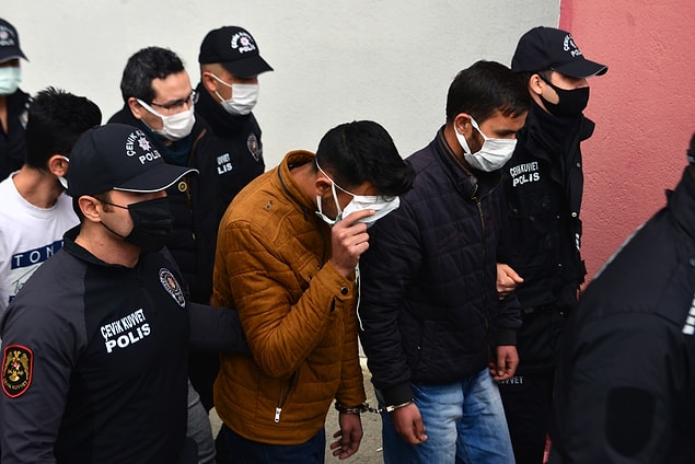 "Keklik yakaladık parçalıyoruz"