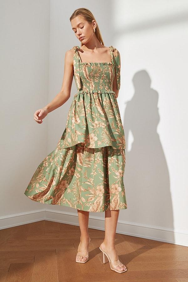 5. Yeşil tonunun hakkını veren volanlı elbise en çok beğenilenlerden biri...
