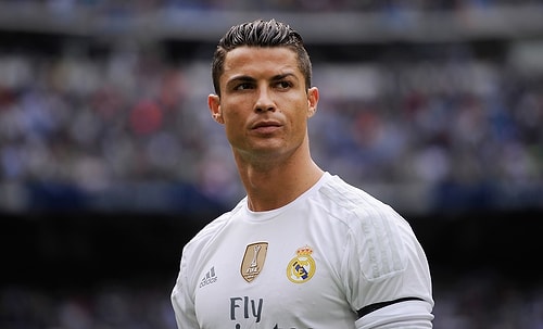 Cristiano Ronaldo'nun Lizbon'daki 6 Milyon Sterlinlik Evi İçin Alınan ve Vinç Yardımıyla Taşınan Devasa Yatağı