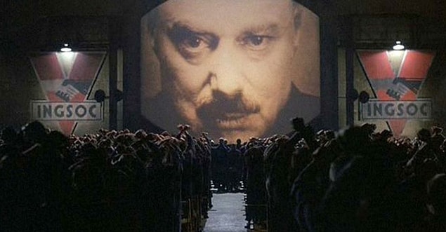 Endişenin kaynağı, filmi izlediyseniz şu sahneden de hatırlayacağınız, kitabını okuyanların çok daha iyi bildiği 1984.