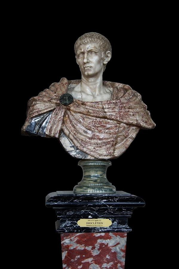 Diocletianus'un bu reformları sonrasında halk ayaklanamaya başladı. İmparatorluk, açlık, sefalet ve fakirlikle boğuşuyordu.