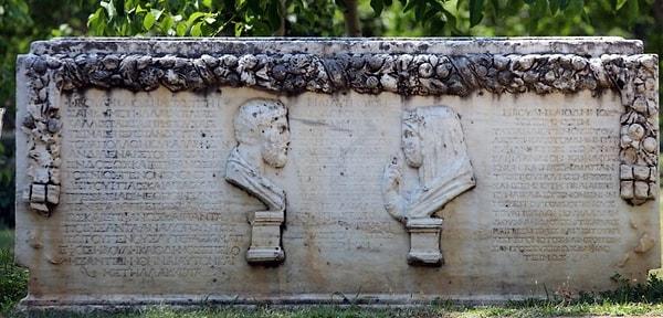 Yönetim anlayışı ardı ardına reform yaratmak olan Diocletianus, asla yerinde durmadı ve dörtlü sistemin ardından sınır güvenliği ile askeri birlikleri arttırdı.