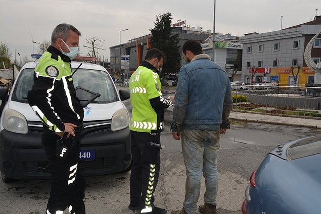 Toplamda 5 bin 850 TL ceza kesilen Ramazan D. 6 aylık bebeği olduğunu söyleyerek polislere ceza kesmemeleri için yalvardı.