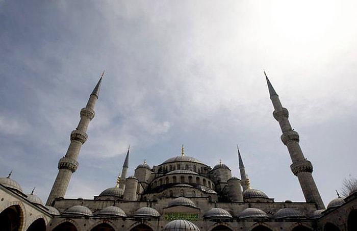 İl İl Ramazan Ayı İmsakiyesi: İstanbul, Ankara, İzmir, Konya ve Antalya’da İftar Saat Kaçta?