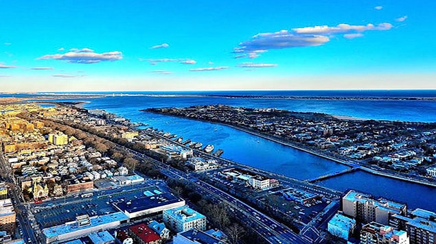 New York Brooklyn'in güneyinde yer alan Sheepshead Bay de bir Türk mahallesi.