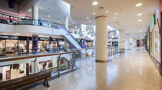 Dikkat Çeken Tedbirler Masada: AVM'lerde Test Zorunluluğu, Aşısızlara Ayrı Yer Gündemde