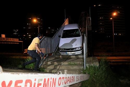 Yer Adana... Yaya Üst Geçidine Otomobili Bırakıp, Kaçtı