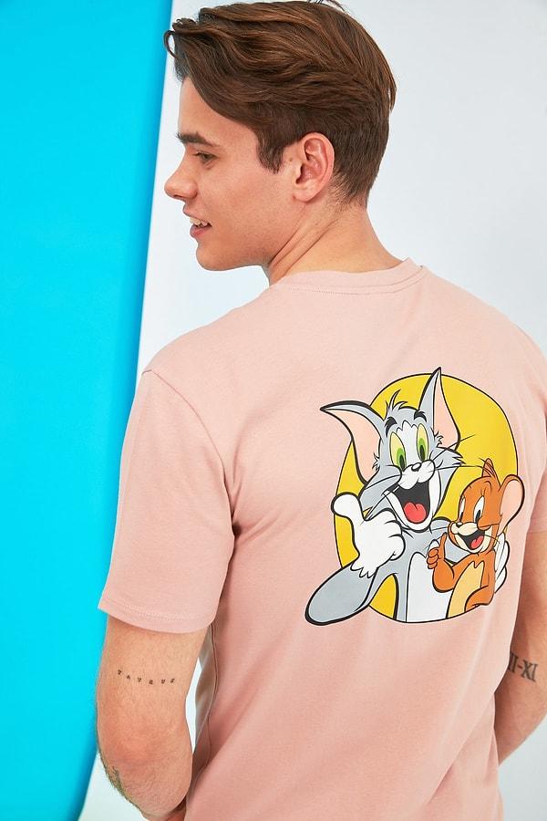 12. Tom&Jerry sevenlerin üzerinden çıkarmayacağı bir tişört.