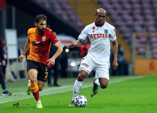 Beşiktaş'ın puan kaybettiği haftada şampiyonluk hesapları yapan Galatasaray, Trabzonspor ile 1-1 berabere kaldı.