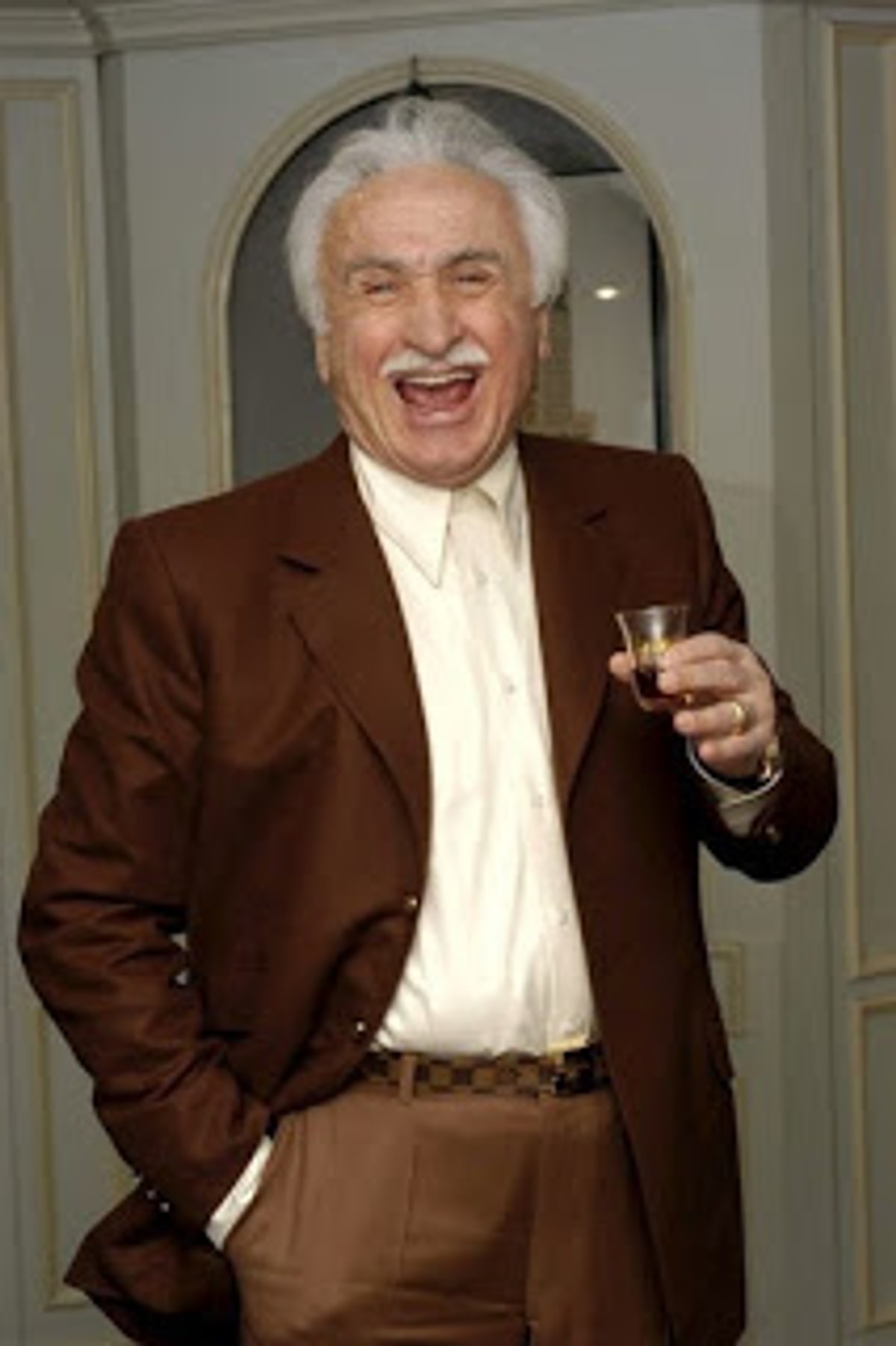 Banker vb. Kastelli. Banker. Banker rasmi.