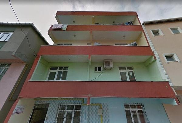 Ticaret Sicil Gazetesi'ne göre de şirketin ilk adresi Darıca'da alelade bir daireydi. Ardından şirket önce Şişli'ye ardından Kadıköy'e taşındı.