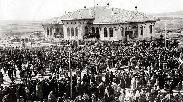 Tüm tartışmaların sonunda ise 2 Mayıs 1921'de "23 Nisan'ın Milli Bayram Addine Kanun" oylanır ve kabul edilir.
