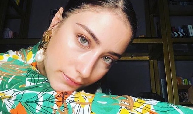 Oyunculuğu olsun, toplumsal meselelere olan duyarlılığı olsun, yaptığı açıklamalar olsun... Hazal Kaya'nın yeri çok ayrı!