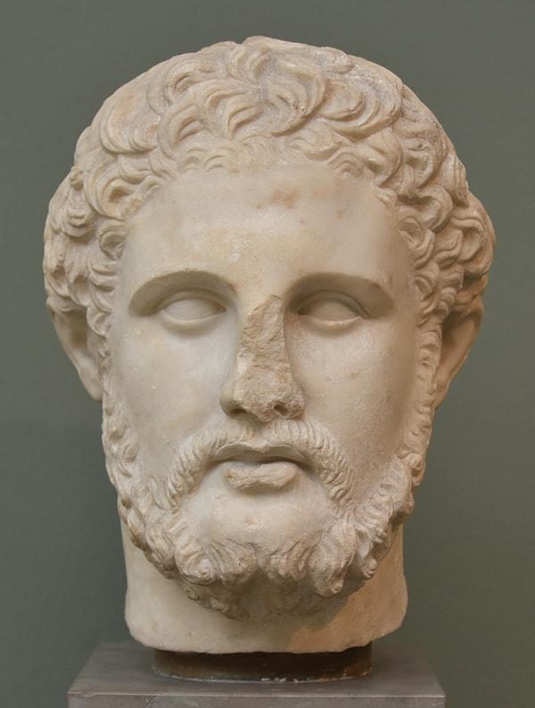 Tarihte Büyük İskender'in babası olarak anılsa da Makedon Kralı II. Filip aslında çok sayıda başarıya imza atan güçlü bir hükümdar.