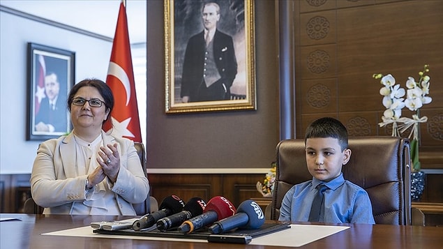 Bakan Yanık’ın 10 yaşındaki bir çocuğa dahi oruç tutmakla mükellefmiş gibi muamele yapması ve koruma evinde kaldığını ısrarla belirtmesi oldukça tepki çekti.