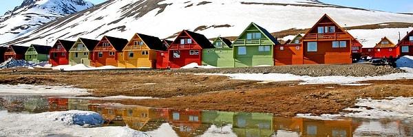 Longyearbyen kasabasında sadece 3 bin kişi yaşıyor.