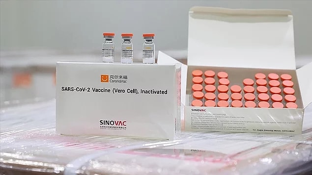 Sinovac aşısı ile yapılan çalışmaların sonucunda ise yan etkilerin oldukça düşük olduğu görülüyor.
