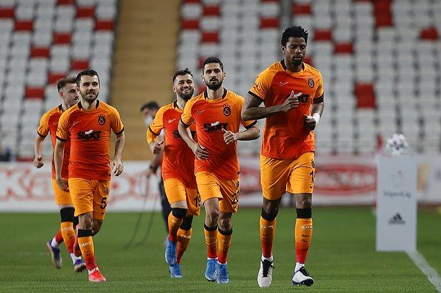 Galatasaray, maçın başından sonuna dek üstün olduğu hatta tek kale oynadığı maçı 1-0 kazandı.
