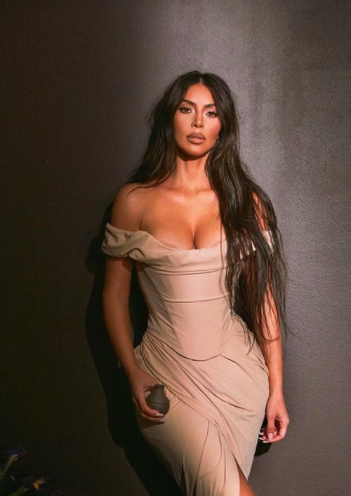 Yarattığı Sansasyonlarla Gündemden Düşmeyen Kim Kardashian Sözde 'Soykırım' İçin Joe Biden'a Teşekkür Etti!