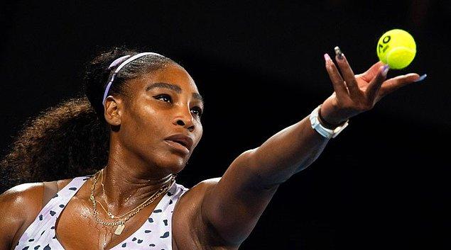 Serena Williams’a okunan “erkek meydanları”, ne kadar da yılların öyle sayılardaki gibi hızlı geçmediğini gösteriyor bize.