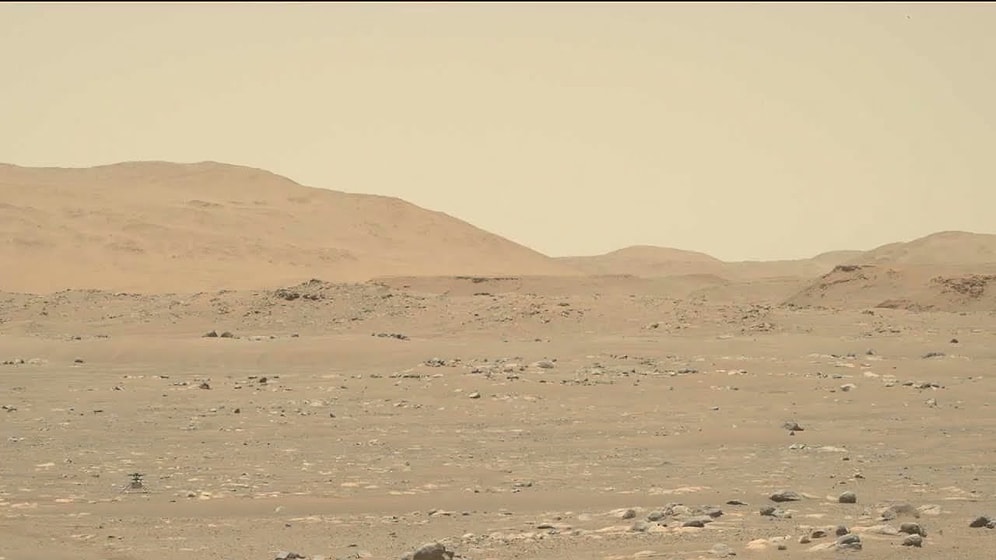 NASA, Mars'a Gönderdiği Ingenuity Helikopterinin 50 Metre Uzağı Gidip Geri Geldiği Anları Paylaştı