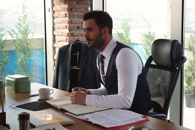 Ne yazık ki yıllar içerisinde düşüncelerimizi iletmek için emoji kullanmaya ve kısa mesajlar atmaya çok alıştığımız için yazma becerilerimiz gerileyebiliyor.
