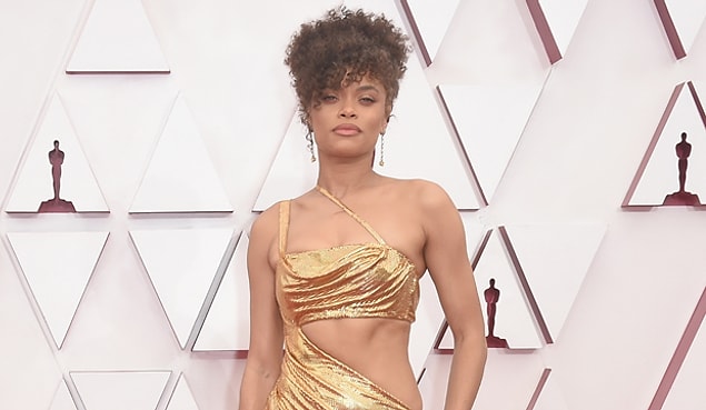 13. Lil Rel, Andra Day'e Prince'in "Purple Rain" şarkısının Oscar'a aday olup olmadığını sordu. Andra Day ise Akademi'ye seslenerek "muhtemelen değildi" dedi ve sansürlendi.