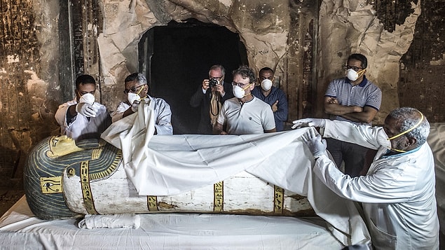 Sakkara'da Wahyte ve ailesinin mezarı haricinde 100'den fazla kedi mumyası, 1 aslan mumyası ve yüksek mertebeli bir generalin 3300 yıllık mezarı bulundu.
