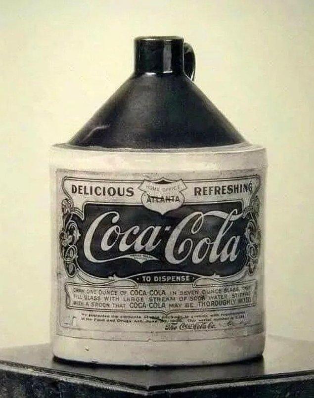 6. 1894'te Coca-Cola şişeleri bu şekilde görünüyordu ve 3,5 gram kokain içeriyordu.