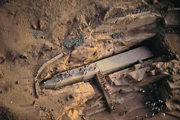 20. Bitmemiş Dikilitaş Mısır'daki bir taş ocağında bulunuyor.