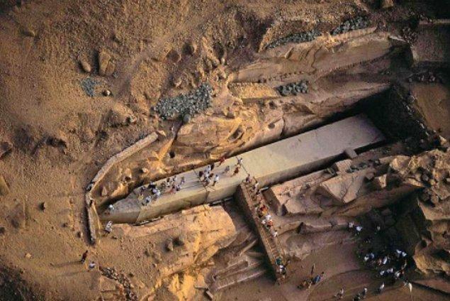 20. Bitmemiş Dikilitaş Mısır'daki bir taş ocağında bulunuyor.