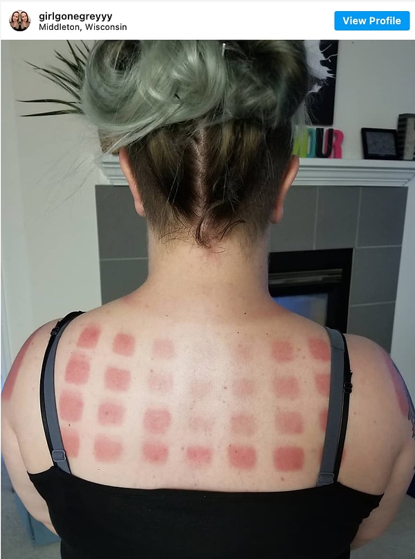 1. Только приходит лето, как магазины начинают заставлять все свои полки средствами защиты от солнца...