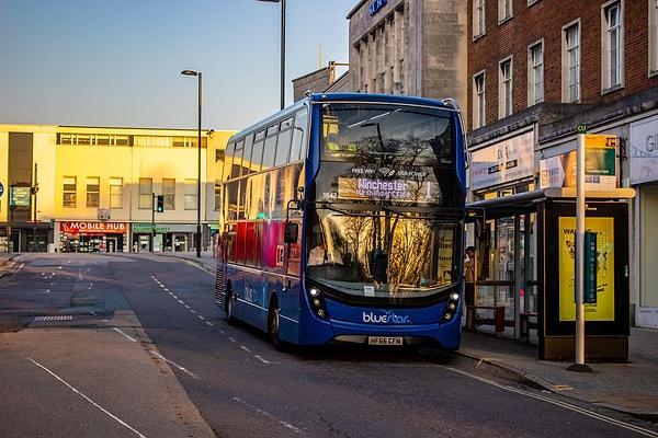 Bluestar Bus, İngiltere’nin önde gelen otobüs işletmecilerinden Go-Ahead Group’un başlattığı kirli havayı önleyen otobüsler olarak karşımıza çıkıyor.