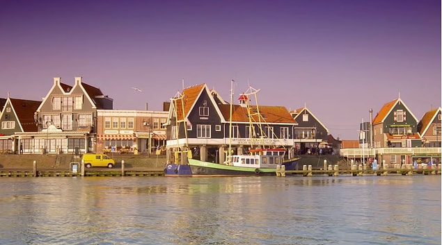 6. Ülkenin yaklaşık % 38'i su seviyesinin altında yer aldığından, "alçaktaki ülke" anlamına gelen Felemenkçe'de Netherlands ismini kullanıyorlar.