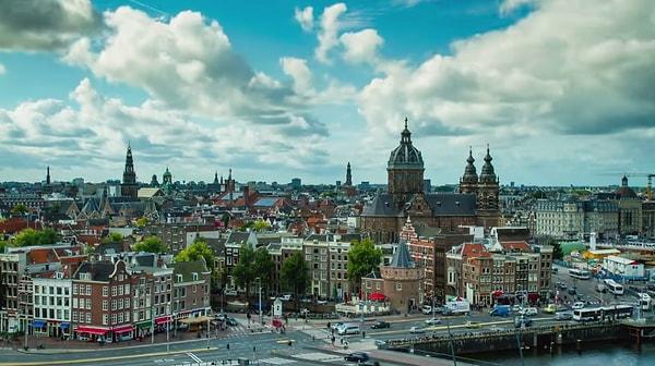 10. Hollanda dünyanın en büyük 16. ekonomisine sahip.