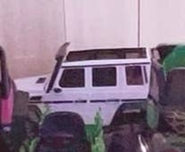 Beyaz bir G-Wagon.