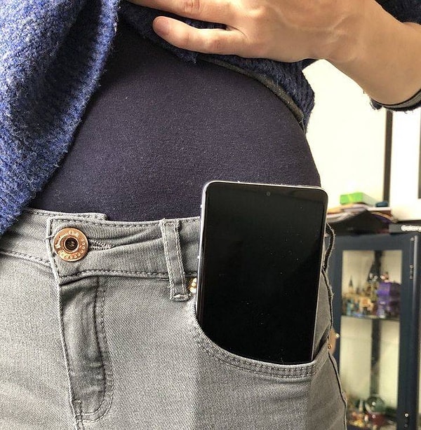 11. "Обожаю эти карманы в женских джинсах, в которые не помещается просто ничего".