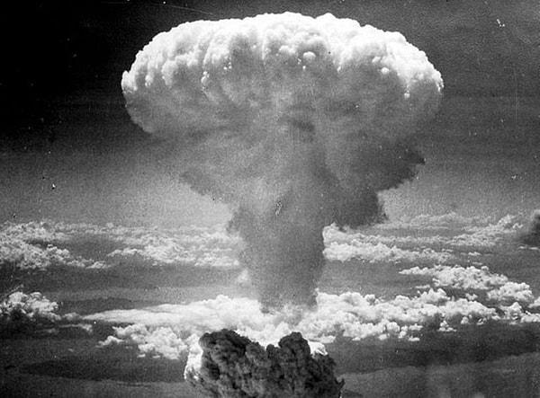Sonunda Manhattan Projesini test edebilmek adına Trinity adında bir test tertip edildi ve ilk atom bombası 16 Haziran 1945 saat 5:30'da patladı.