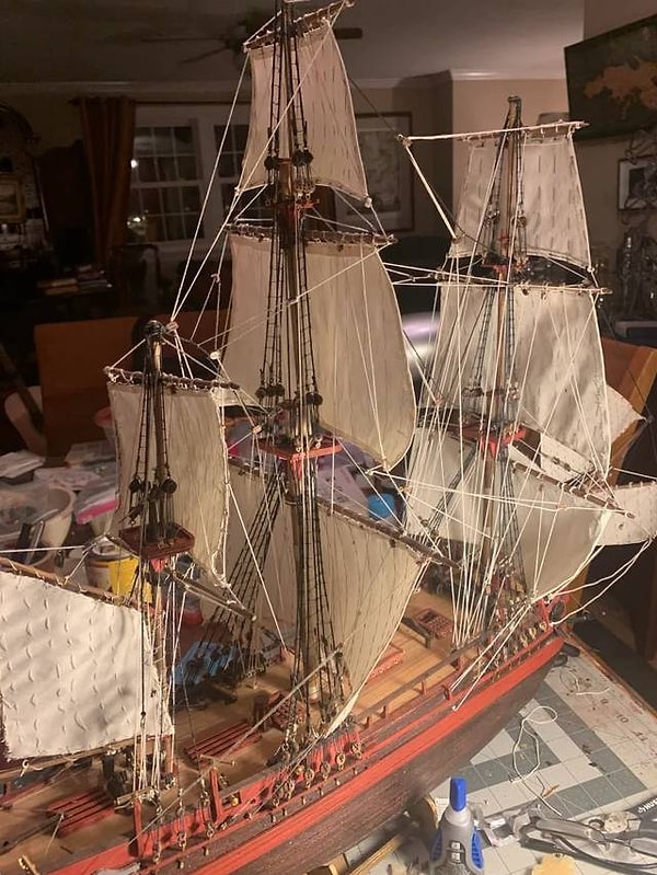 10. "Мой папа невероятно хорош в моделировании исторических кораблей!"