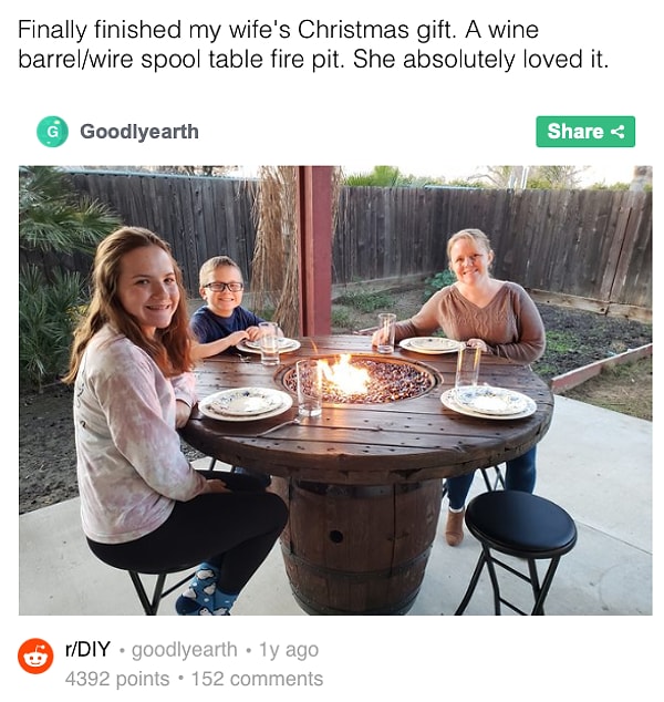 10. "Наконец-то закончил работу над рождественским подарком для жены. Круглый стол на винной бочке с грилем прямо посередине. Она была счастлива!"