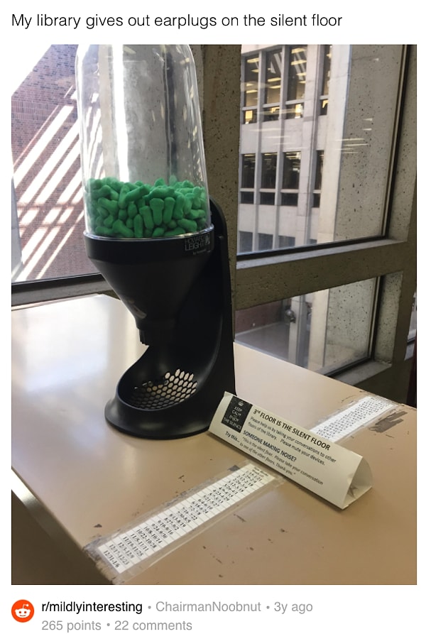 7. "3-й этаж моей библиотеки - это "этаж тишины". На нем даже можно взять пару беруш, чтобы никакой шум не отвлекал вас от чтения книги!"