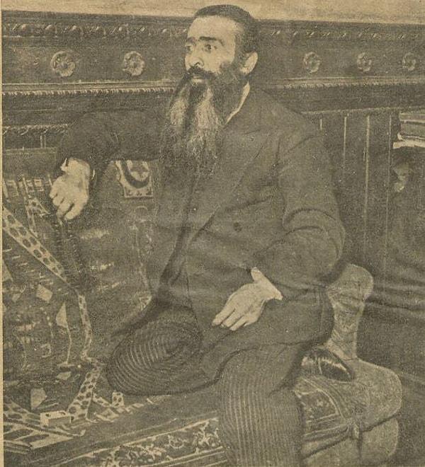 Zeki Erenerol nam-ı diğer Papa Eftim 1884 yılında Yozgat, Akdağmağdeni'nde doğar. İlk adı Pavli Karahisarlıoğlu'dur.