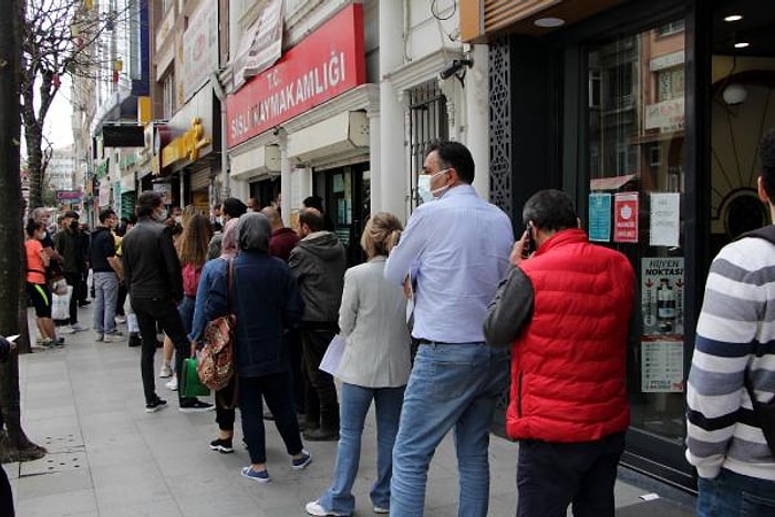 Son Çıkış! Seyahat İzin Belgesi Almak İsteyenler Uzun Kuyruklar Oluşturdu