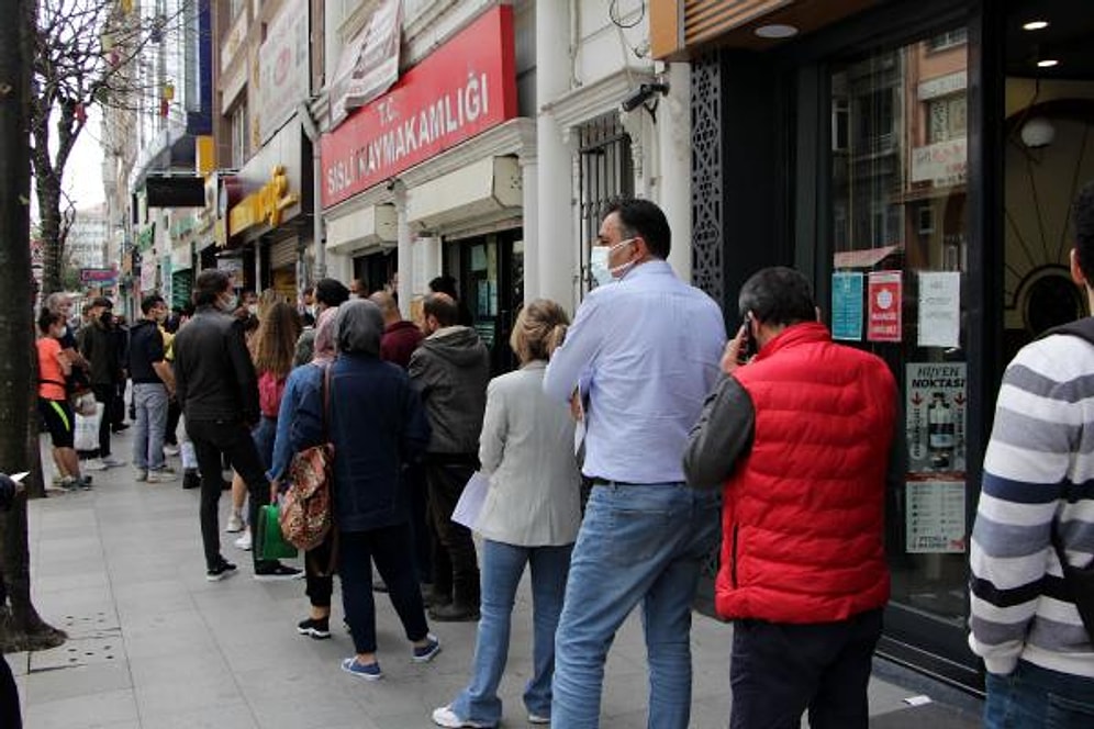 Son Çıkış! Seyahat İzin Belgesi Almak İsteyenler Uzun Kuyruklar Oluşturdu
