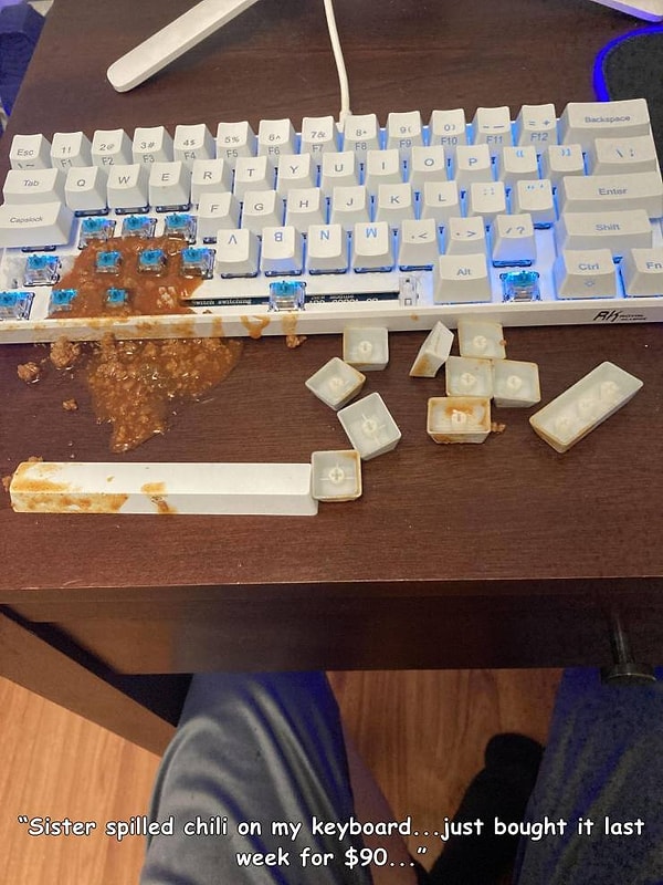 6. "Сестра только что пролила чили на мою новую клавиатуру, которую я купил на прошлой неделе за 90 баксов".