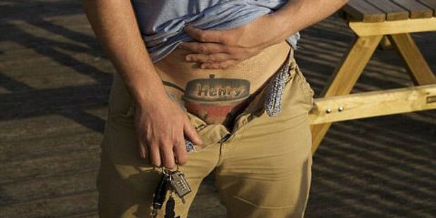 Hic Tanimadiklari Insanlarin Genital Bolgelerine Dovme Yaparken Neler Yasadiklarini Acikca Anlatan Sanatcilar Hic Tanimadiklari Insanlarin Genital Bolgelerine Dovme Yaparken Neler Yasadiklarini Acikca Anlatan Sanatcilar