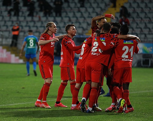 Kartal Uçmaya Devam Ediyor! Beşiktaş Kritik Maçta Çaykur Rizespor'u 3 Golle Devirdi