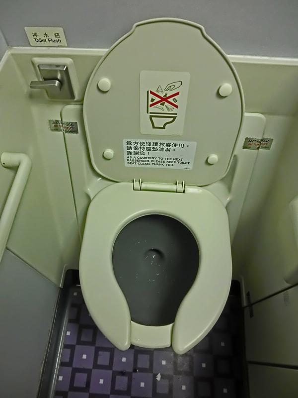9. Tuvalette otururken sifonu çekmeyin.