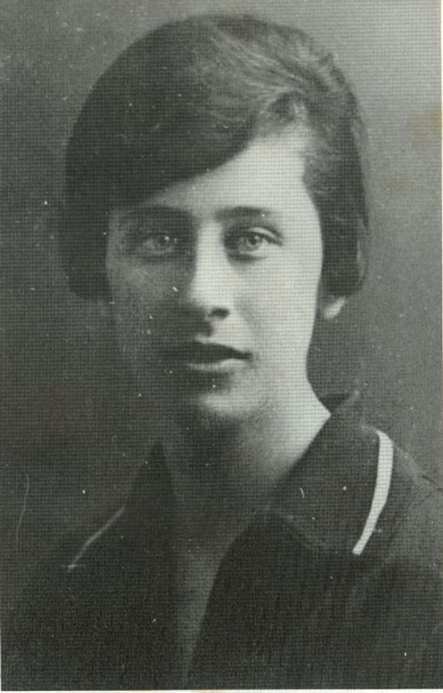 Ne var ki ikili birbirine aşık olsa da görevleri başarısızlıkla sonuçlanır ve ikili yakalanır.